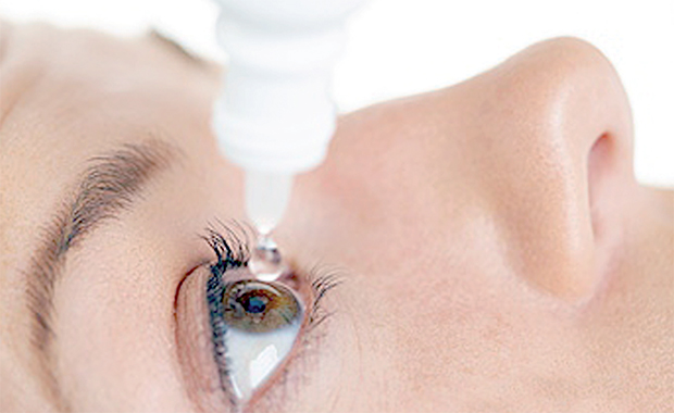 الخبر-قطرات العين قد تسبب العمى