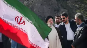 من يسيّر شؤون إيران الآن؟