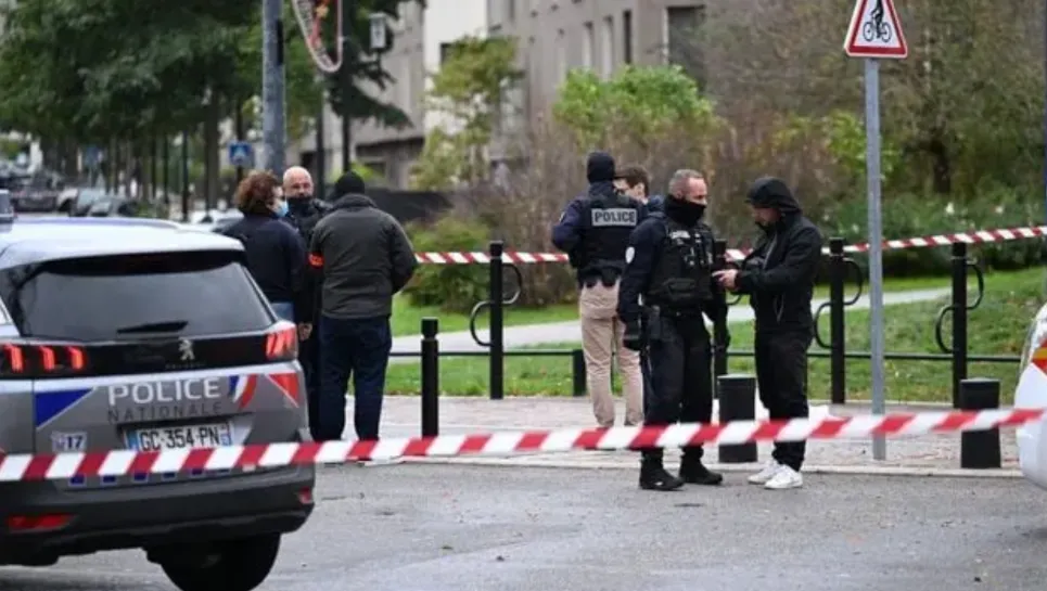 Tir mortel à Paris : enquête ouverte sur un possible mobile terroriste et raciste