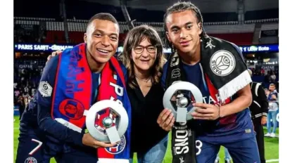 مبابي رفقة شقيقه ووالدته الجزائرية