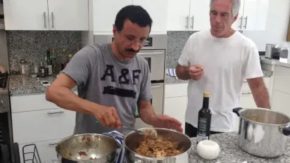 صورة مسربة توثق ظهور سلطان بن سليم إلى جانب رجل الأعمال الأمريكي جيفري إبستين.