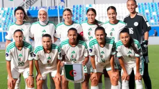 الصورة الجماعية للمنتخب الوطني التي التقطت قبل انطلاق المقابلة (الفاف)