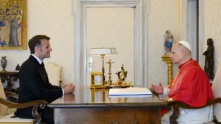 بابا الفاتيكان، استقبل أمس، الرئيس الفرنسي، إيمانويل ماكرون، خلال زيارة خاطفة أثارت الشكوك، الصورة: ح.م.