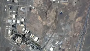 صورة تظهر منشأة نطنز لتخصيب اليورانيوم في وسط إيران بعد الضربات العسكرية الأمريكية، مؤرخة في 22 جوان 2025.