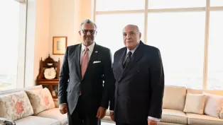 أحمد عطاف، وزير الشؤون الخارجية (على اليمين) رفقة مستشار ترامب، مسعد بولس، الصورة: ح.م.