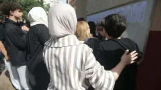 الصورة: اعلان نتائج البيام، تصوير: حمزة كالي (الخبر)