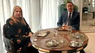 الوزير السابق بلقاسم ساحلي وسيدة الأعمال سعيدة نغزة. الصورة: ح.م