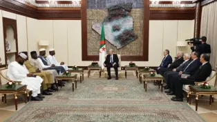 رئيس الجمهورية، عبد المجيد تبون، خلال استقباله مؤخرا، الوزير الأول المالي، عبد الله مايغا، الصورة: رئاسة الجمهورية.