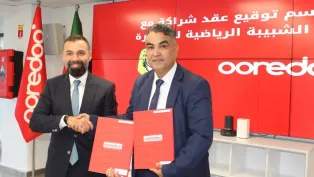 المدير العام لشركة "أوريدو" (على اليسار).