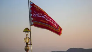 تم رفع الراية الحمراء على قمة مسجد جمكران في مدينة قم. الصورة: ح.م