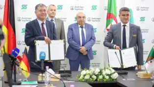 صورة: مراسم التوقيع على الاتفاقية (وزارة الصناعة الصيدلانية)