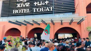 صورة: توافد كبير للشباب على أولى محطات التوظيف بالمشروع (فايسبوك)