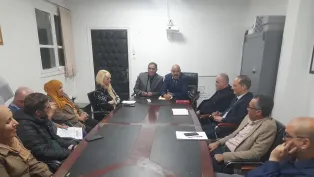 جانب من عملية تسليم واستلام المهام.  ص: مؤسسة "ماغرو "