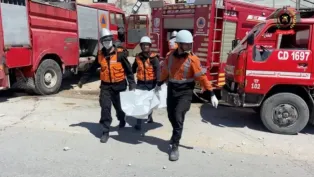 انتشال شهيد من مدينة خان يونس إثر قصف صهيوني. الصورة: رويترز