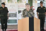 الوافد الجديد على رأس جهاز الدرك، اللواء علي سيدان (على اليسار)، الصورة: وزارة الدفاع الوطني.