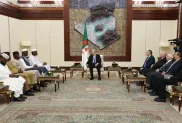 رئيس الجمهورية، عبد المجيد تبون، خلال استقباله مؤخرا، الوزير الأول المالي، عبد الله مايغا، الصورة: رئاسة الجمهورية.