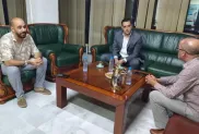 رئيس اتحاد الجزائر رفقة صحفي "الخبر".
