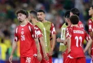 صورة: خيبة على وجوه لاعبي المنتخب التونسي بعد الهزيمة الثقيلة أمام السويد