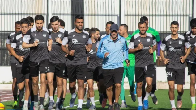 صورة: جانب من تدريبات اتحاد خنشلة أمس (الصفحة الرسمية للفريق)