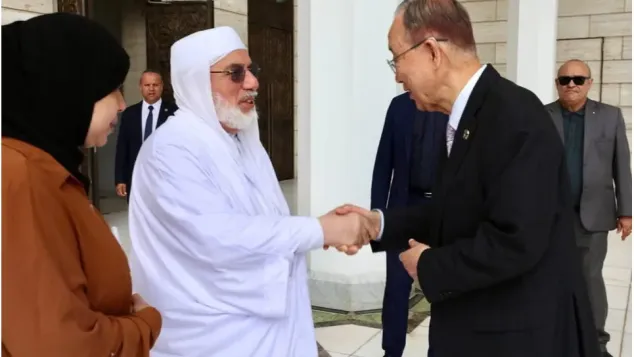 عنيد جامع الجزائر الشيخ محمد المأمون القاسمي يستقبل بان كي مون . ص:جامع الجزائر.