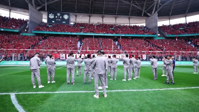 لاعبو شباب بلوزداد قبيل انطلاق نهائي كأس الجزائر، يوم الخميس الماضي، الصورة: ح.م.